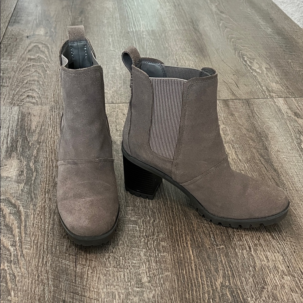 Brown Suede Ugg Ankle Boots size 11
